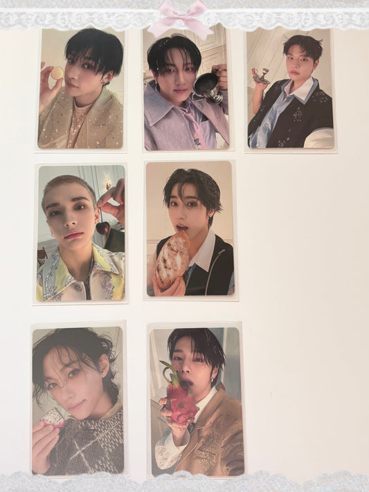 𝚂𝚝𝚛𝚊𝚢 𝙺𝚒𝚍𝚜 𝙷𝚘𝚕𝚕𝚘𝚠 (𝙻𝚒𝚖𝚒𝚝𝚎𝚍 𝚙𝚛𝚎𝚜𝚜 𝚟𝚎𝚛.) 𝚙𝚑𝚘𝚝𝚘𝚌𝚊𝚛𝚍𝚜