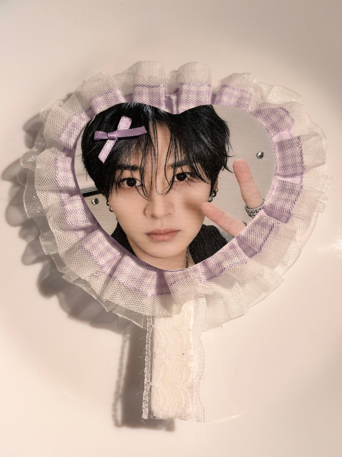 𝚂𝚝𝚛𝚊𝚢 𝙺𝚒𝚍𝚜 𝚑𝚊𝚗𝚍𝚑𝚎𝚕𝚍 𝚖𝚒𝚛𝚛𝚘𝚛𝚜